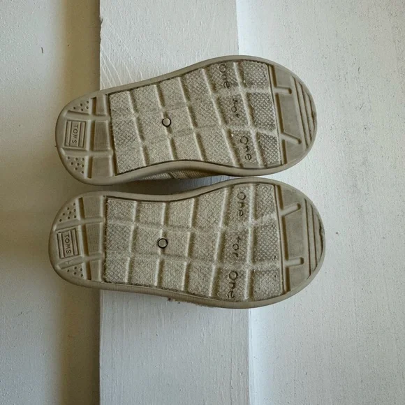 Toms Kids Shoes in Cream - Picture 3 of 3